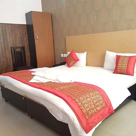 The Royal Crown Hotel Gurgaon Exterior foto