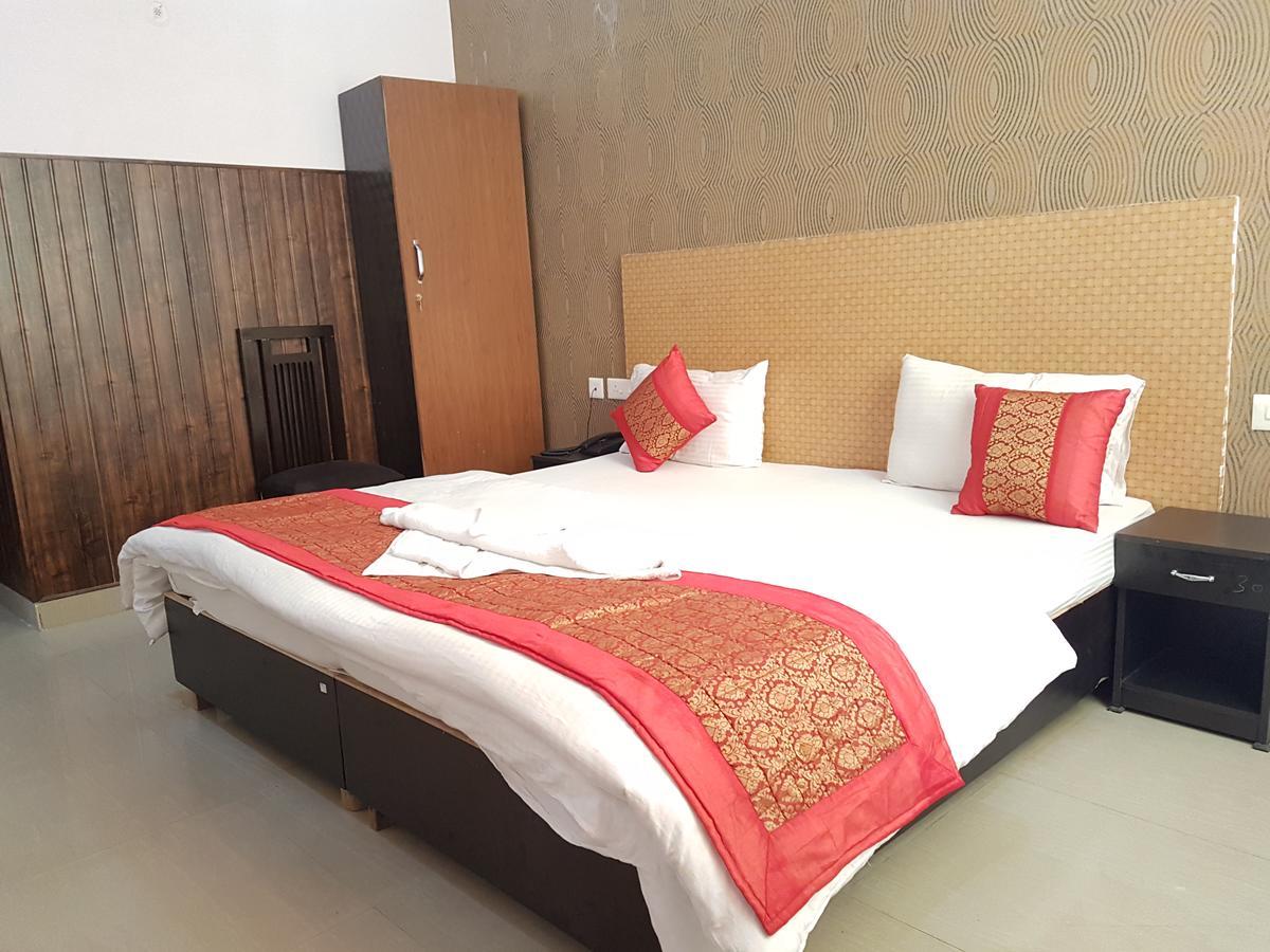 The Royal Crown Hotel Gurgaon Exterior foto