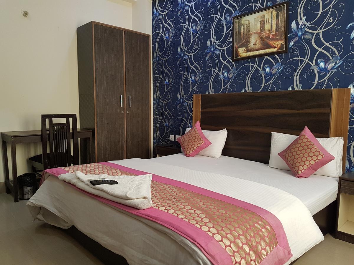 The Royal Crown Hotel Gurgaon Exterior foto